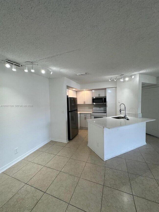 Foto del edificio - 3380 Pinewalk Dr N