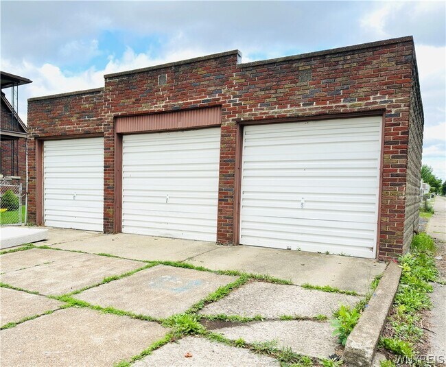Foto del edificio - 2498 Woodlawn Ave