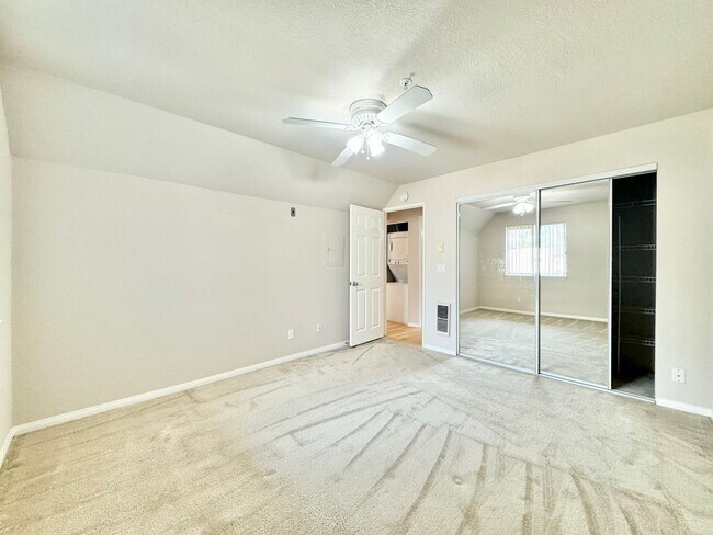 Building Photo - Beautiful 1BD/1BA condo available for leas...