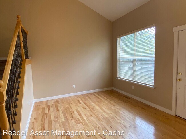 Foto del edificio - 4 br, 3.5 bath House - 1010 North 130 West...