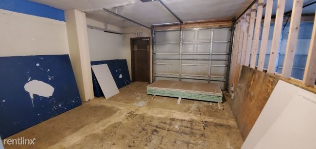 Building Photo - 2 br, 2 bath Apartment - 1318 W. 18th St. N.