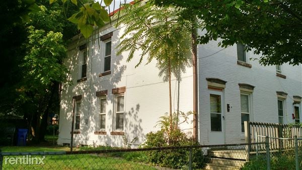 Primary Photo - 7401 Brinsmade Ave