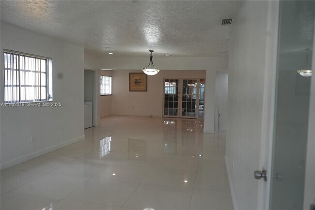 Foto del edificio - 3285 NW 97th St
