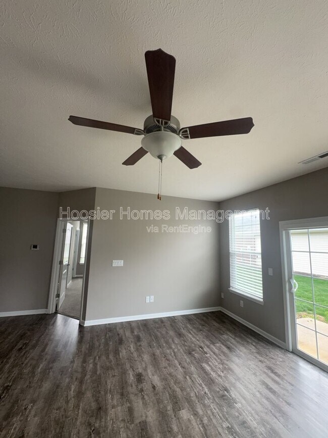 Building Photo - 556 Dylan Dr