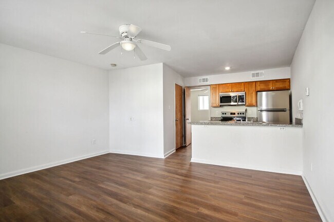 Building Photo - 8520 Hickory St
