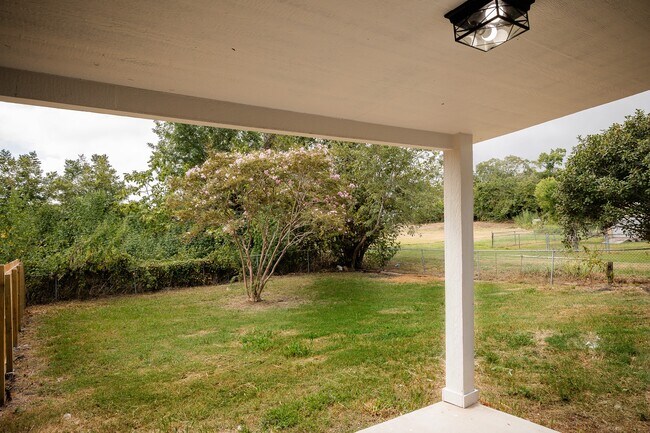 Building Photo - 811 Matchett St