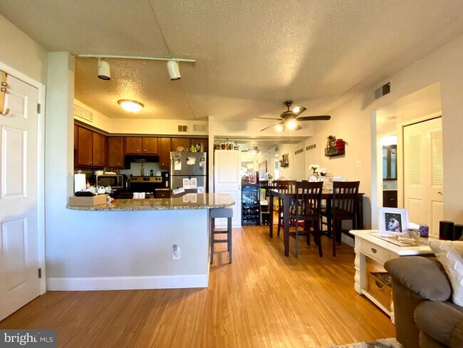 Foto del edificio - 5200 Hilltop Dr