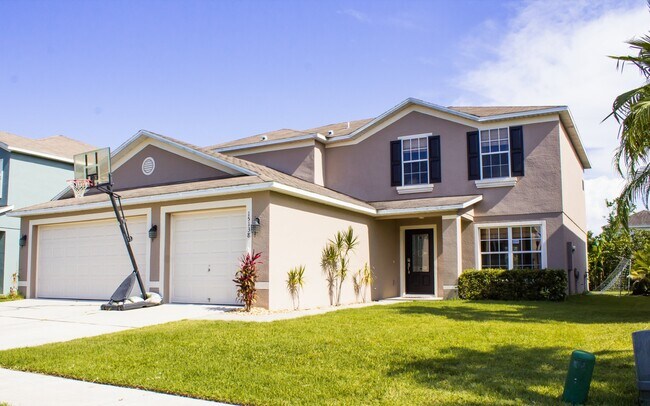 5 cama, 3 baños, 3 estacionamiento de automóviles hogar - 15138 Moultrie Pointe Rd