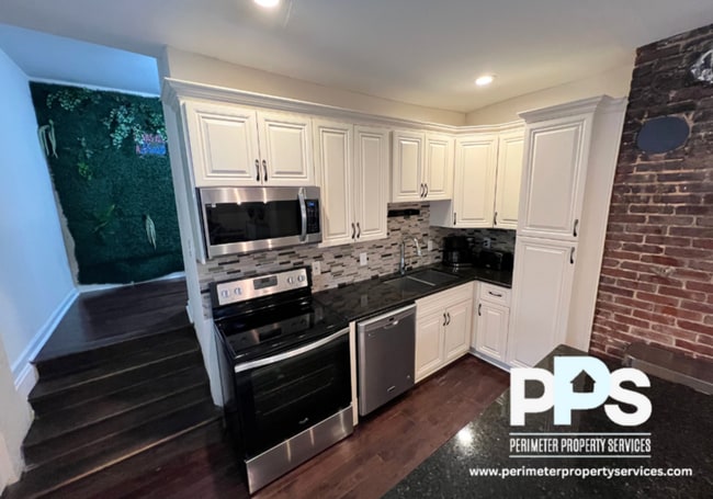 Photo - 24 Moreland Ave NE House