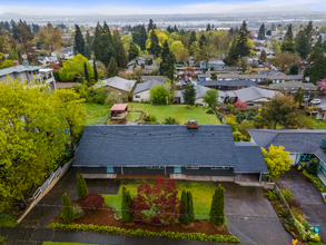 Building Photo - 2615 E McLoughlin Blvd