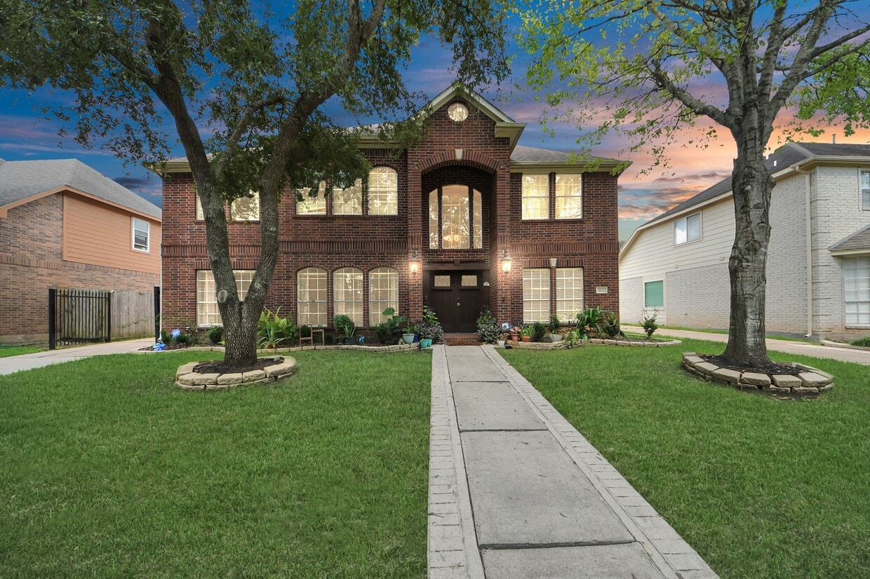 Foto principal - 922 Bayhill Dr