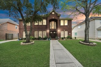 Building Photo - 922 Bayhill Dr