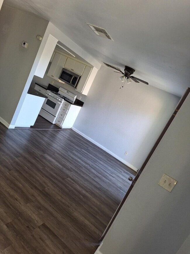Building Photo - **Move in Special**,  2 Bed / 2 Bath in th...