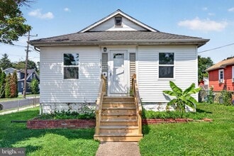 Building Photo - 319 Laurel Ave