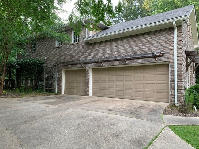 Building Photo - 422 Dickerson Ln