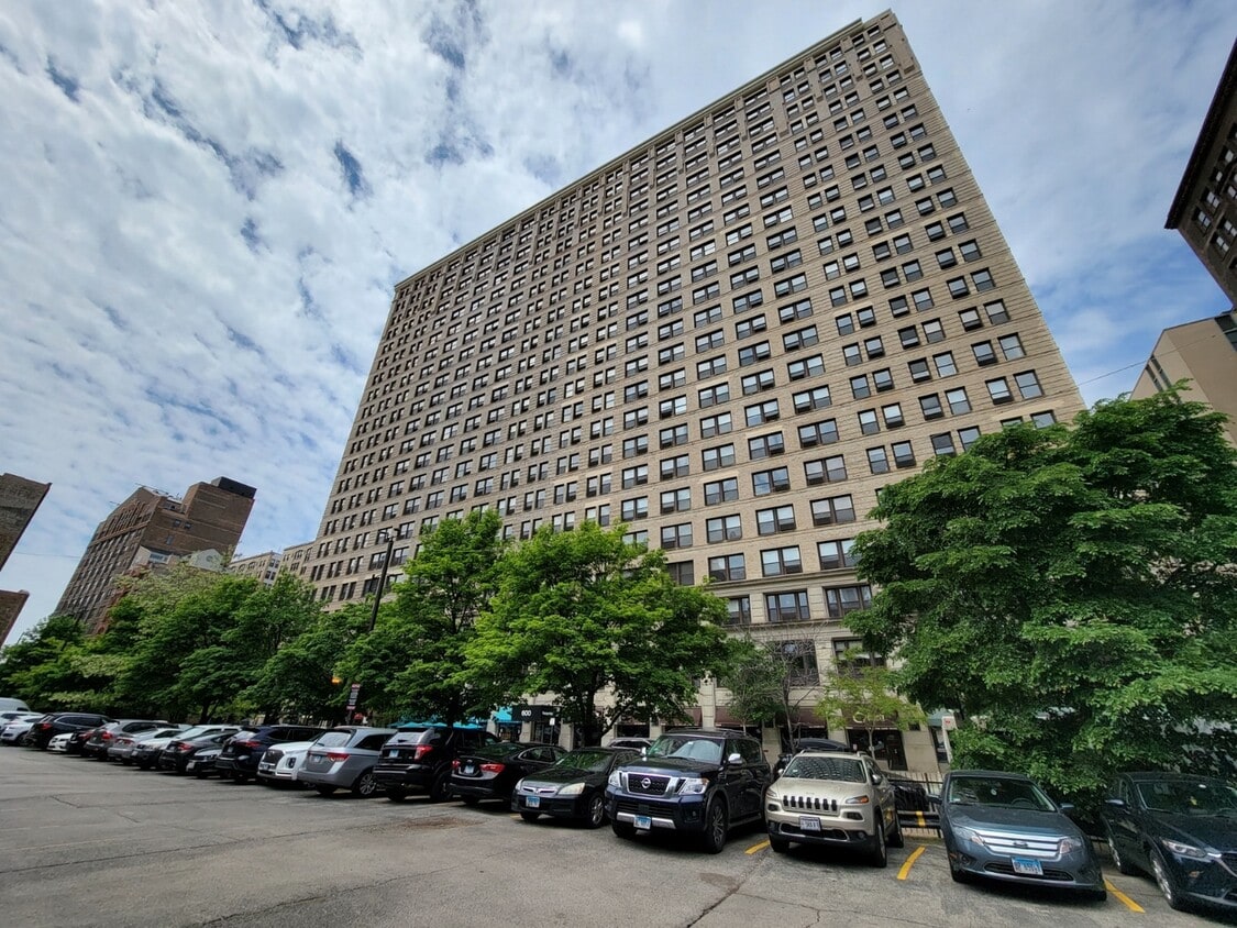 Primary Photo - 600 S Dearborn St