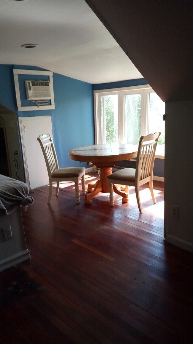 4411 Florida Ave Unit two, Newtown Square, PA 19073 Apartments in