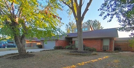 Building Photo - 2303 NE 9th St