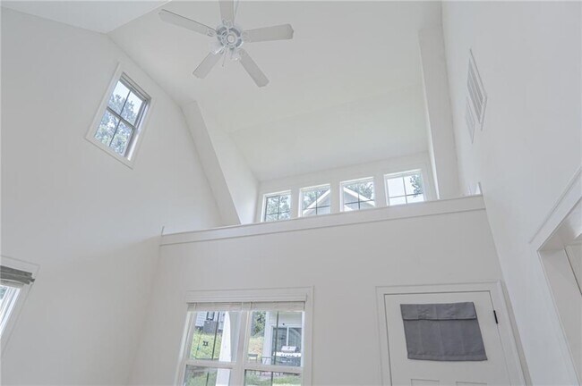 Building Photo - 2400 Lowe St NW