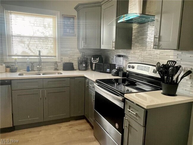 Foto del edificio - 2117 Waterbury Rd
