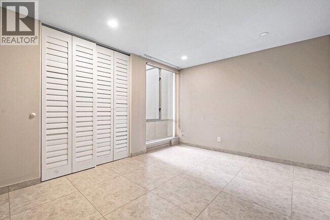 Building Photo - 2015 Beach Ave