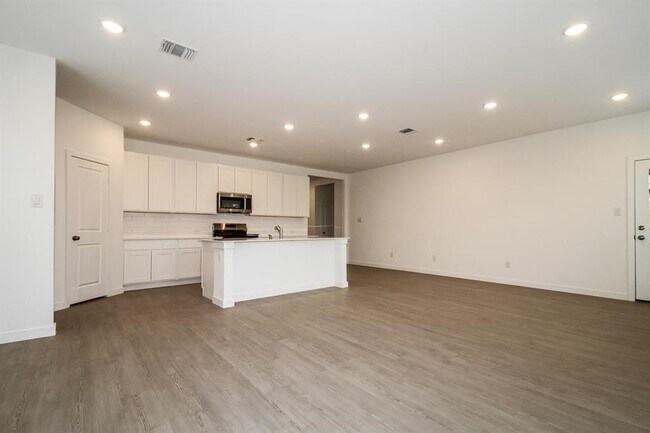 Foto del edificio - 1912 Ponderosa Pne Ln