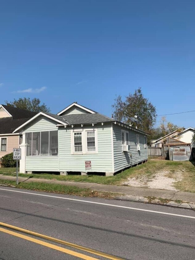 Foto principal - 303 E 7th St