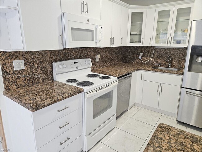 Building Photo - 3 br, 2 bath House - 11010 SW 6th St