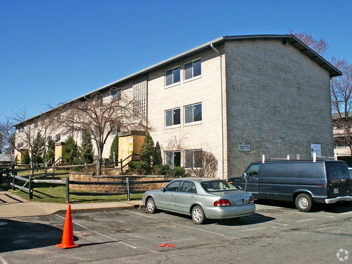 Carousel Court Apartments Falls Church VA Apartments com