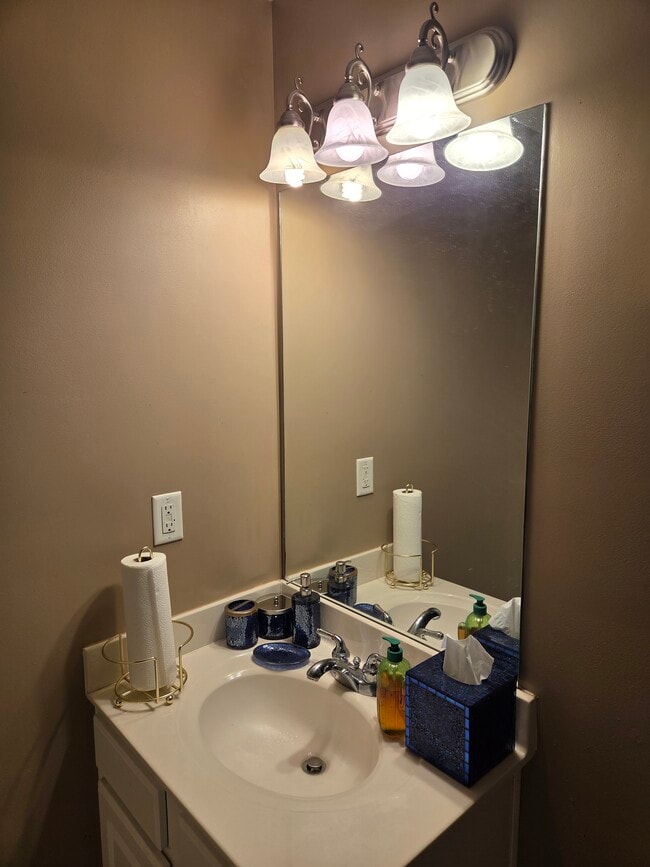 Building Photo - 125 Cottage Club Dr