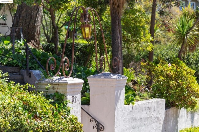 Building Photo - 32 Crocker Ave