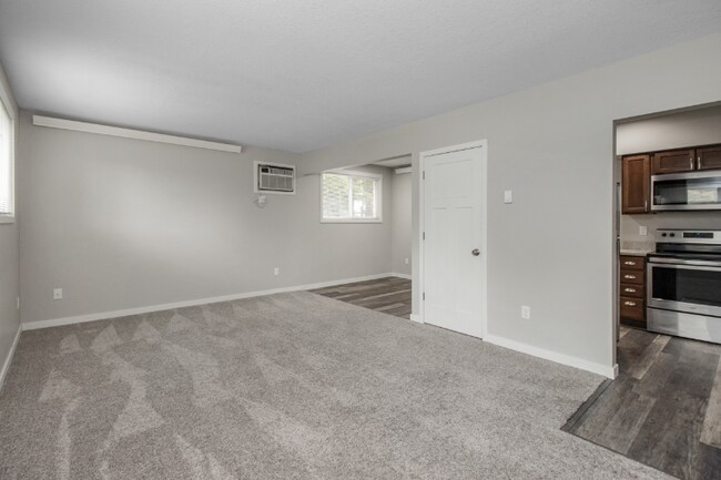 Building Photo - 306 4th Ave NW