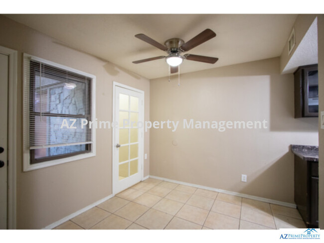 Building Photo - 5049 N 39th Ln