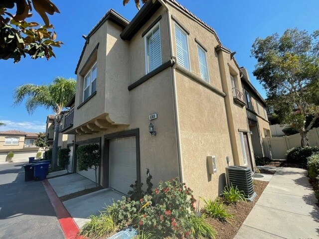 Building Photo - 6349 Avenida De Las Vistas