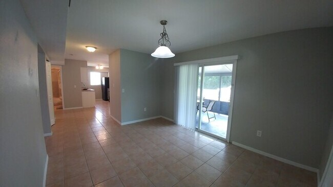 Foto del edificio - Large 5 bedroom home on big lot