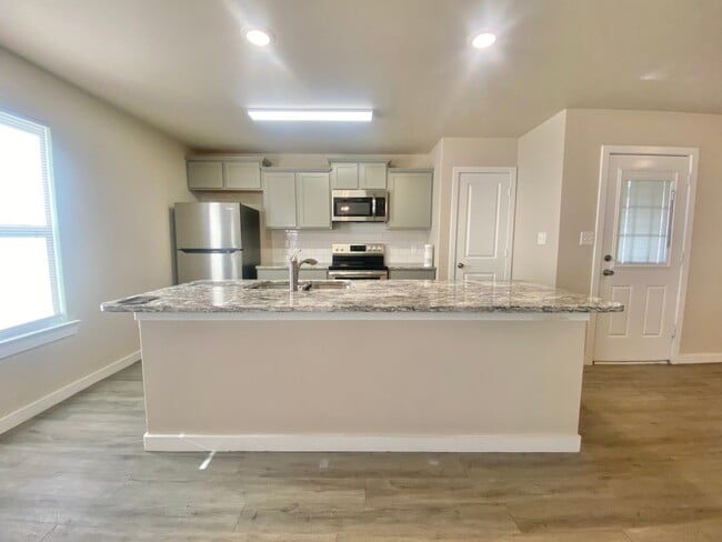 Building Photo - Great brick home near Texas Tech University