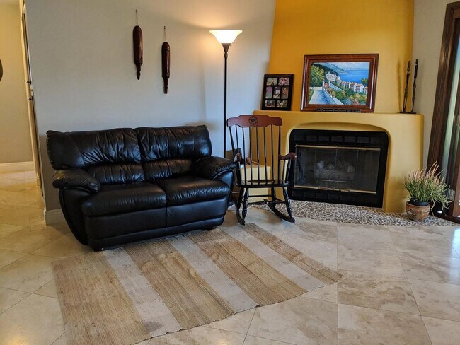 Foto del edificio - Del Mar Heights Home - West of the 5