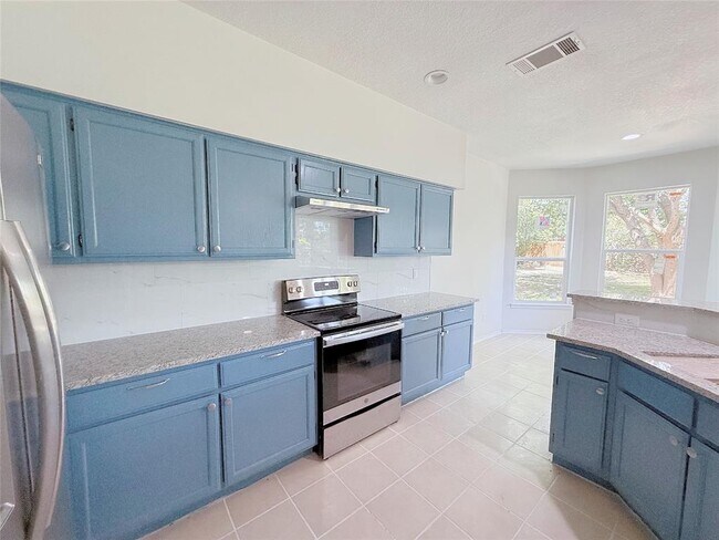 Foto del edificio - 16403 Spotted Eagle Dr
