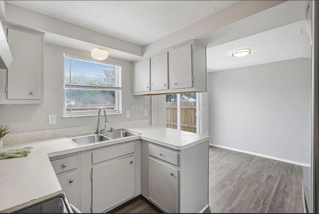 Building Photo - 2818 Avati Dr