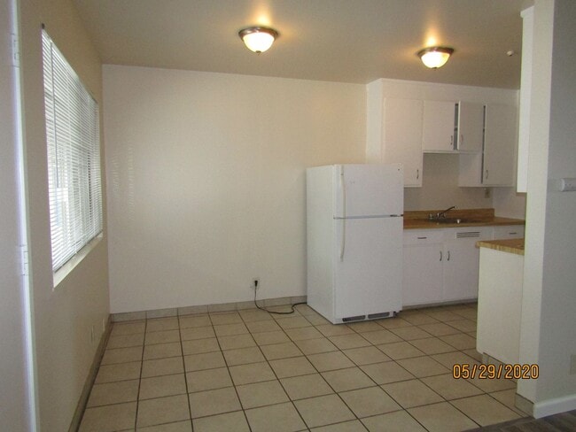 Building Photo - Cozy Updated One Bed One Bath Apartment Ne...