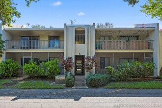 Building Photo - 150 Pineview Rd