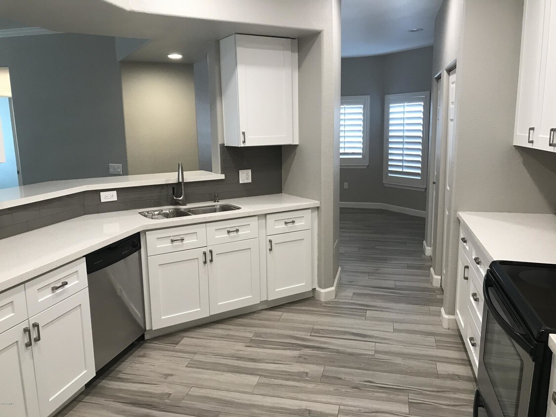 Foto principal - 3236 E Chandler Blvd