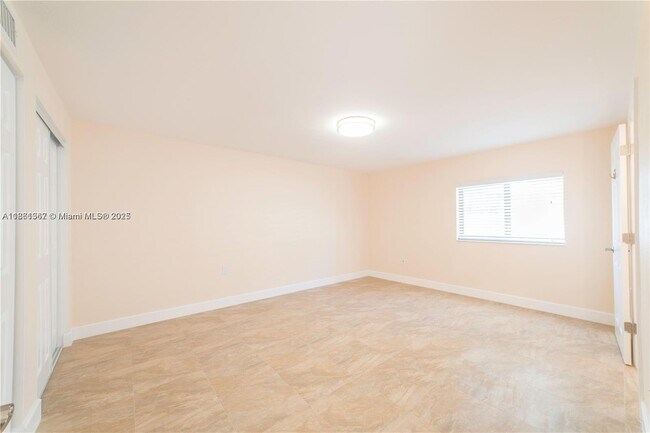 Foto del edificio - 4350 SW 1st St