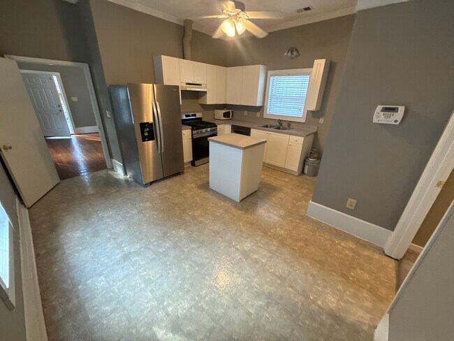 Building Photo - 1003 Curran St NW