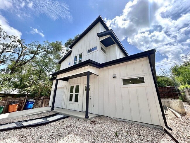 Building Photo - 1403 Cometa St