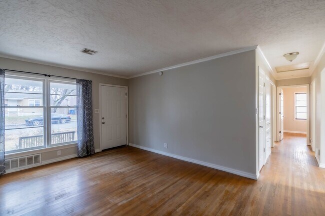 Foto del edificio - COMING SOON 3 Bed 1 Bath Home!!