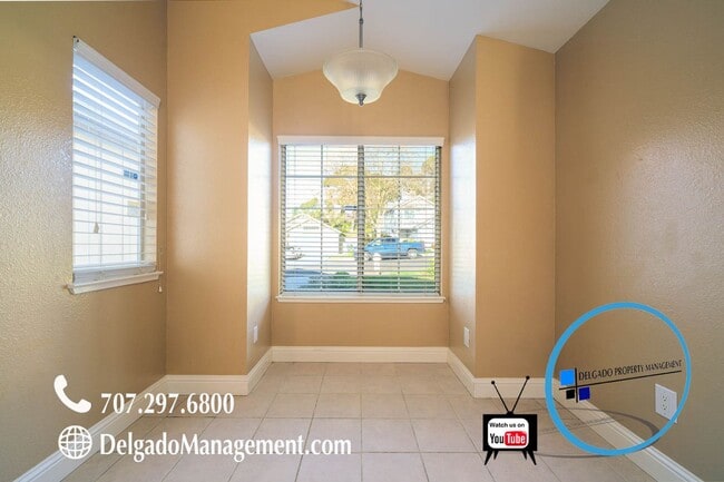 Building Photo - Glen Cove home available