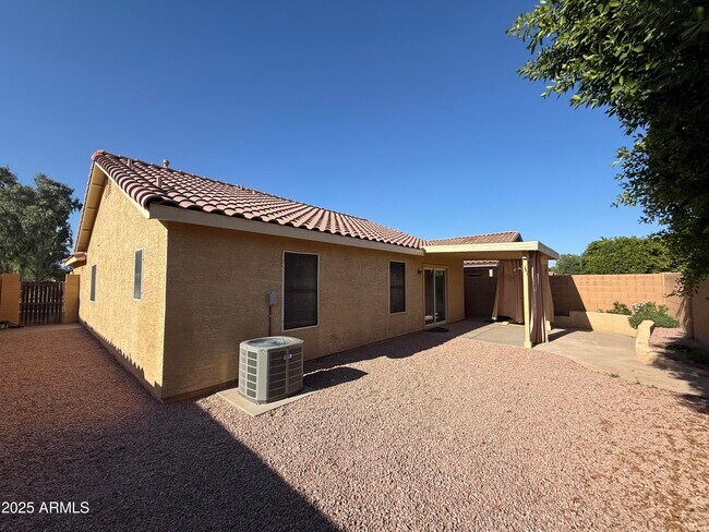 Foto del edificio - 2387 E Winchester Pl