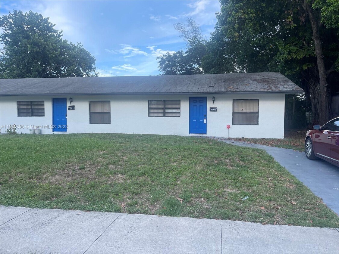 308 NE 169th St Unit 308, North Miami Beach, FL 33162 Room for Rent