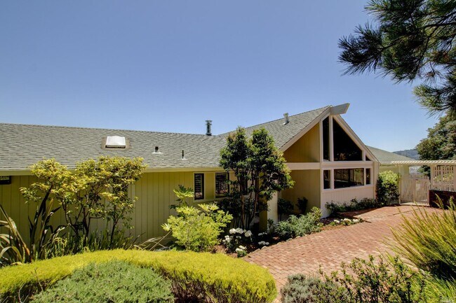 Building Photo - 102 Lyford Dr